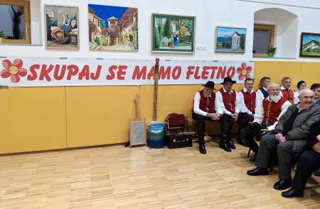 Člani likovne sekcije so v dvorani pripravili zanimivo razstavo likovnih del, ki so nastala v lanskem letu